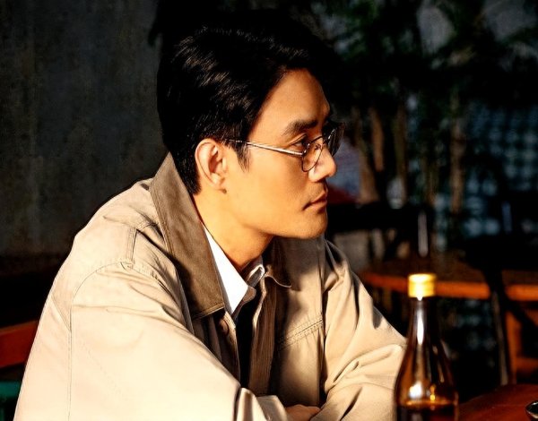 鸿泰利创 仅播6集，热度破九千！终于有剧可以媲美《沉默的荣耀》了！